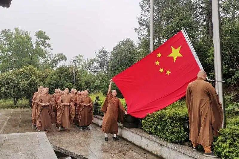 西宁老年人怎么避免白内障的发生?