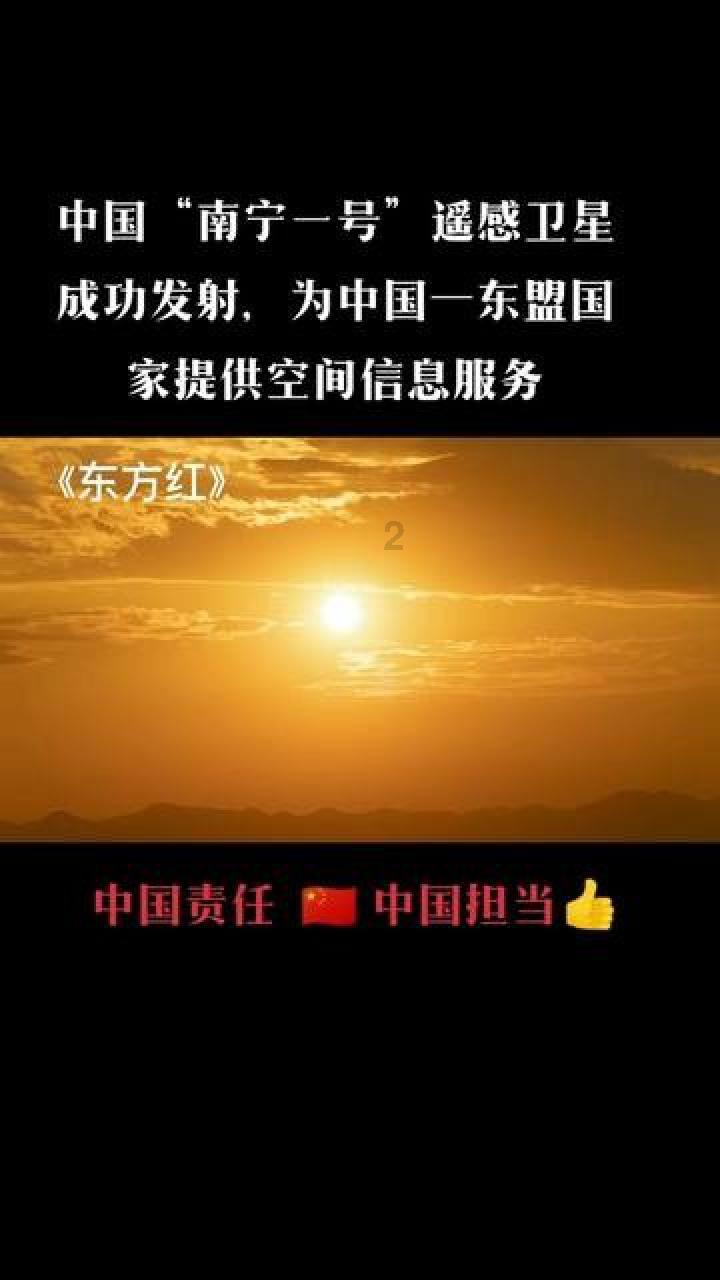简单的白色T恤搭配一件牛仔喇叭裤，复古摩登的气息，这样的搭配你喜欢吗？游戏画面