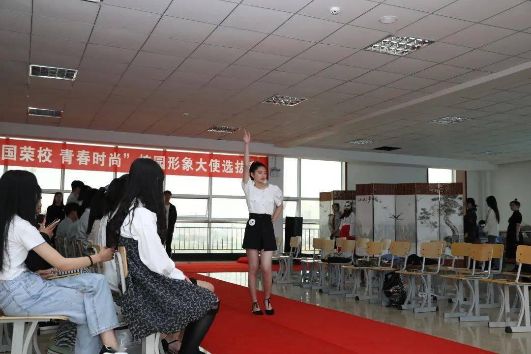 逃离森林湖畔
