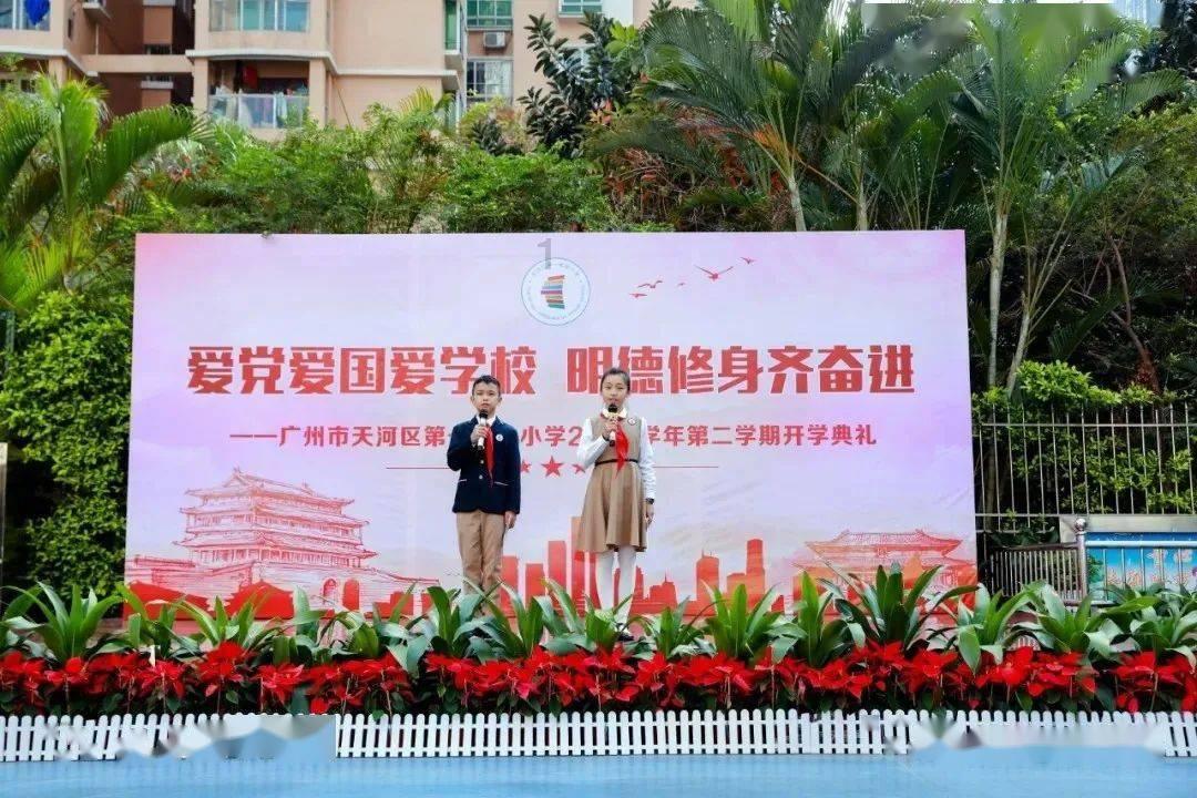 女朋友很喜欢跟年龄大的男人聊天，感觉她跟那些老男人很聊得来，为什么啊