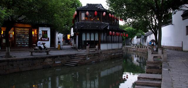 去惠州苏东坡祠，看东坡先生的“松石间意”琴吧！