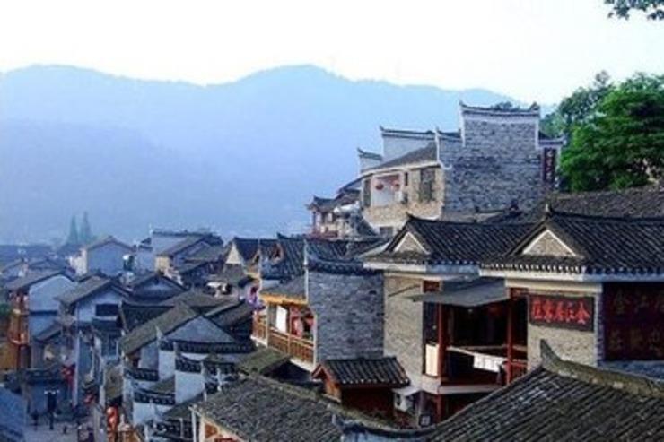调查显示美国近四成企业打算裁员，衰退担忧和人工智能是两大主因