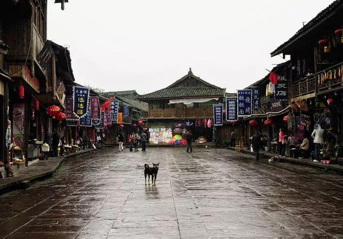 考虑到拔牙费用和麻烦，杭州大爷花30元进小诊所看牙感染乙肝