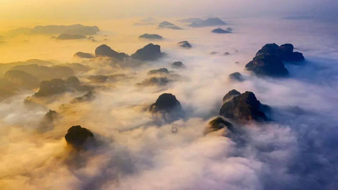 大空间智能化 超长续航荣威D7 带你享尽锦绣山河